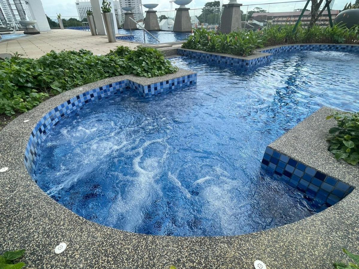 Ramada Suites By Wyndham The Straits ジョホールバル エクステリア 写真