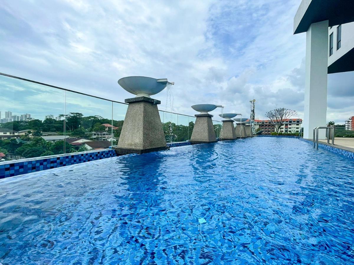 Ramada Suites By Wyndham The Straits ジョホールバル エクステリア 写真